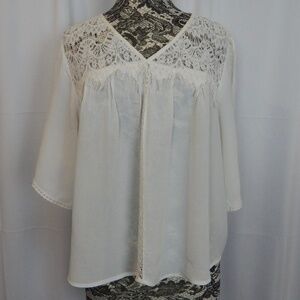 Karen Kane Off White Top With Lace Accents Size XL